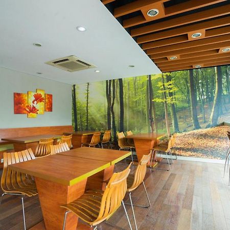Life Hotel Stasiun Kota Surabaja Zewnętrze zdjęcie