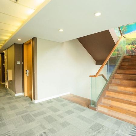 Life Hotel Stasiun Kota Surabaja Zewnętrze zdjęcie