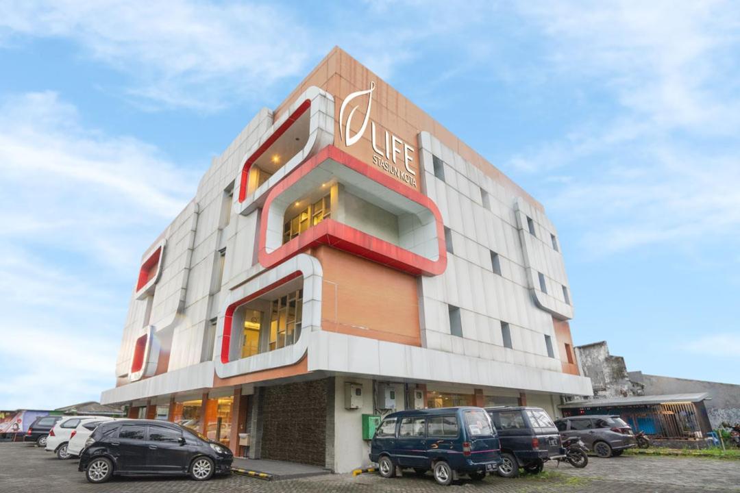 Life Hotel Stasiun Kota Surabaja Zewnętrze zdjęcie