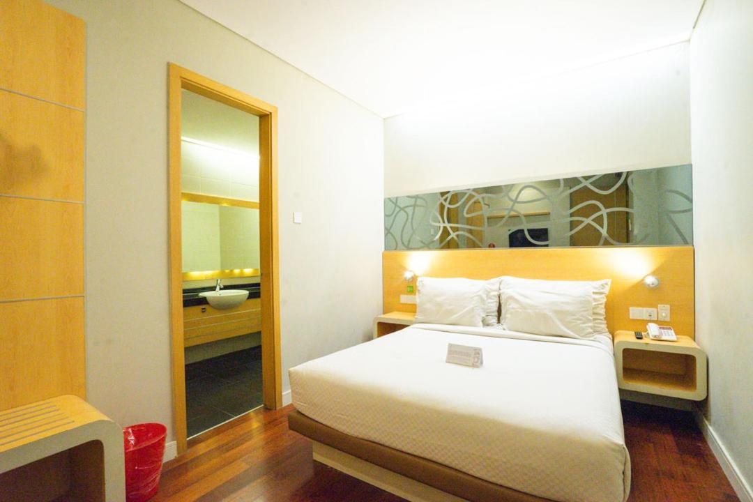Life Hotel Stasiun Kota Surabaja Pokój zdjęcie